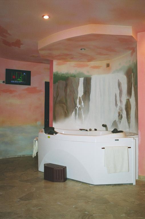 Motel Acapulco Erévan Extérieur photo